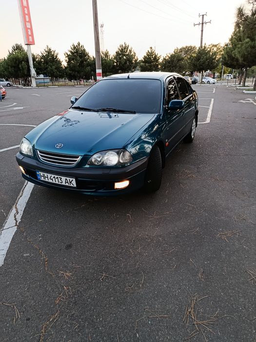 Продам машину Тайота Авенсис