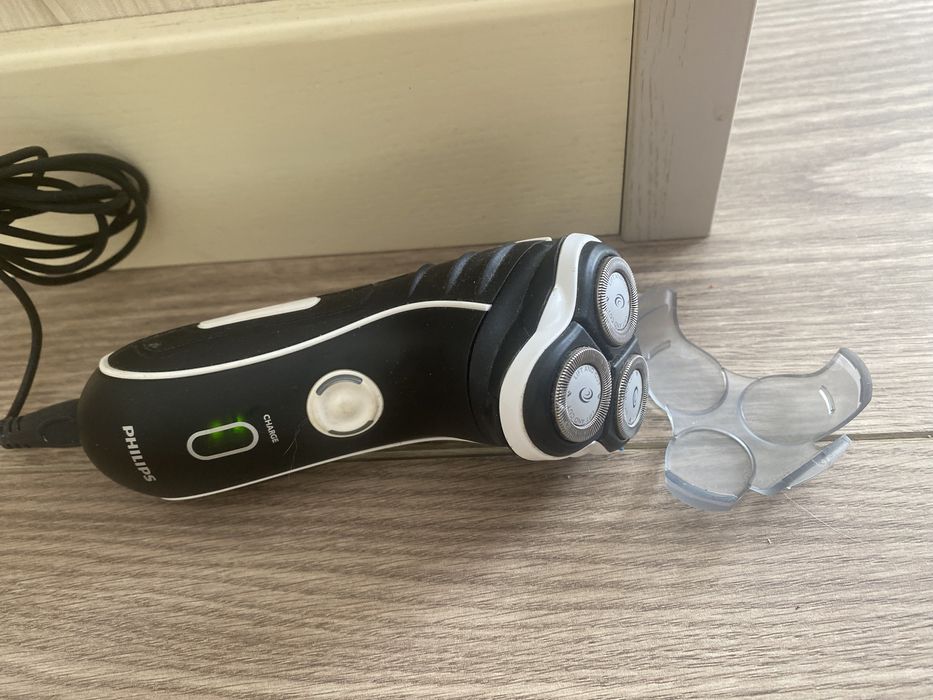 Электробритва Philips HQ7310