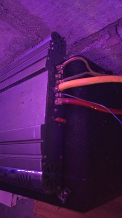 Skrzynia basowa JBL.