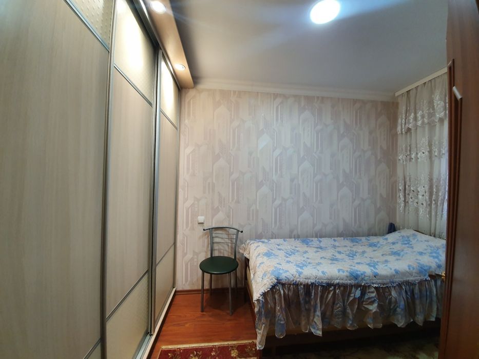 Продаж 1/2 будинку район Басів