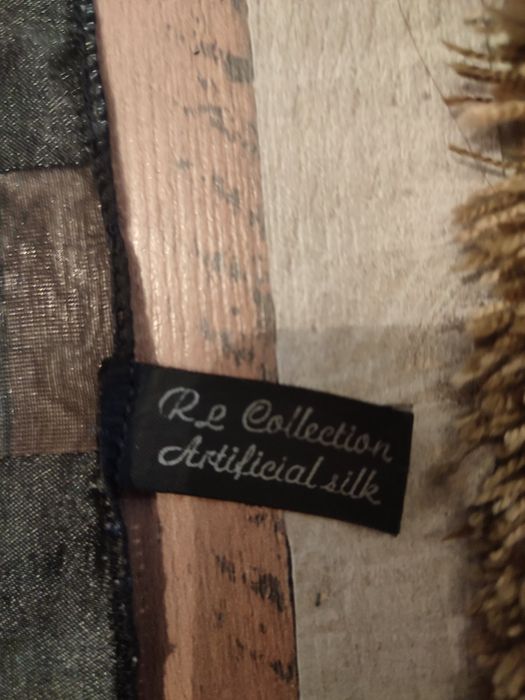 sztuczny jedwab marki Re Collection.