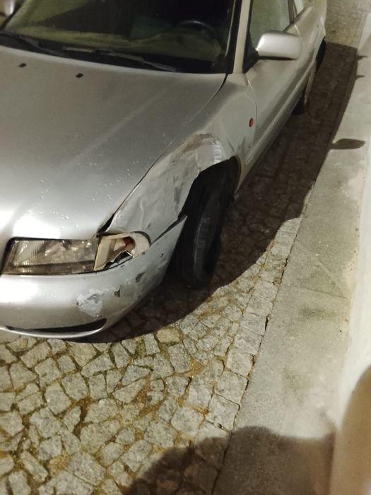 Audi a4 1.9tdi  acidentada