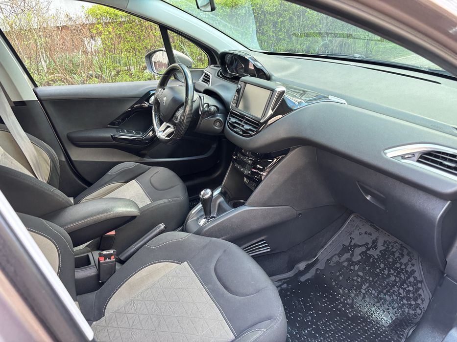 Peugeot 208 1.2 АКПП