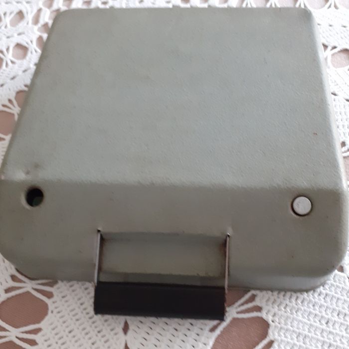 Máquina de escrever portátil Hermes baby 
A funcionar,