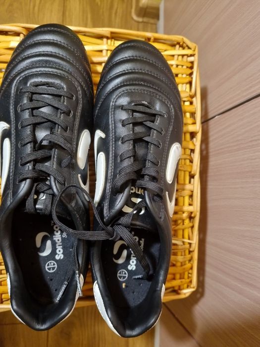 Korki buty piłkarskie 41 jak nowe