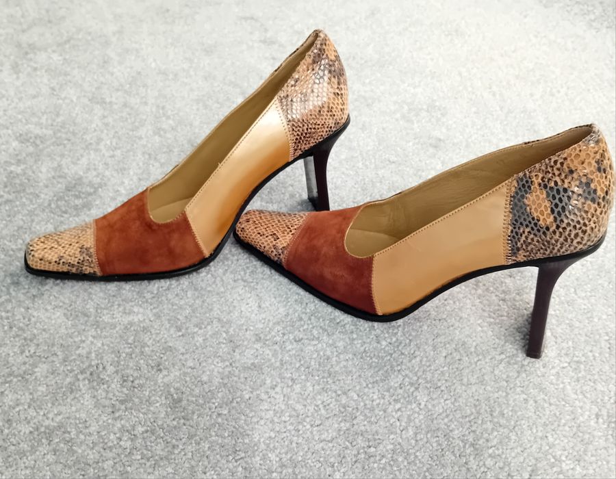 Sapatos de salto alto