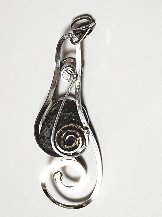 Azorean Secret lindo pendente em prata com pedra vulcânica