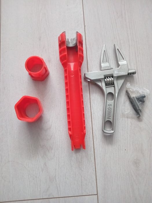 Набір інструмента для водопровідних труб.