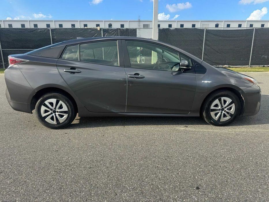 Toyota Prius      2016