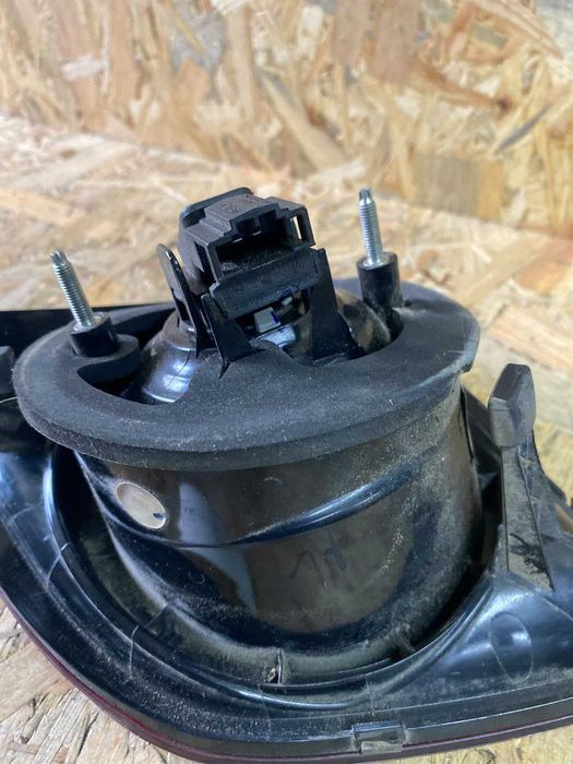 lampa lewy tył lewa tylna w klapę volkswagen golf vi 6 plus