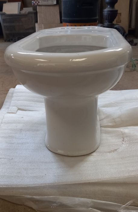 Bacia de sanita simples / compacta para instalação ao chão
