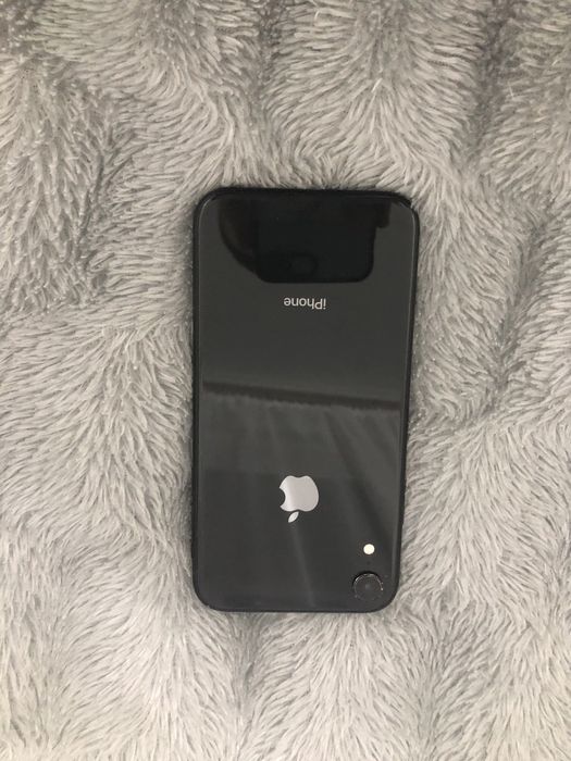 Продам телефон айфон xr на 64гб