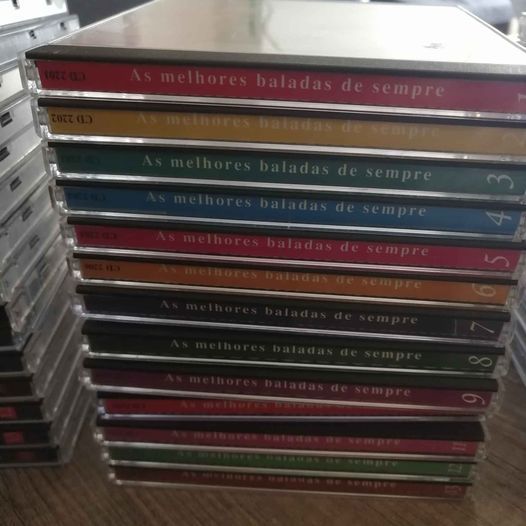 Várias coleções de musica em CDS o valor é para tudo