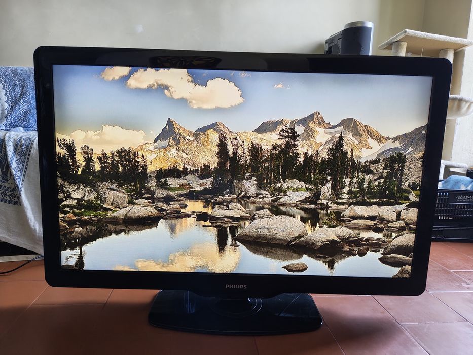 TV LCD 42” Phillips