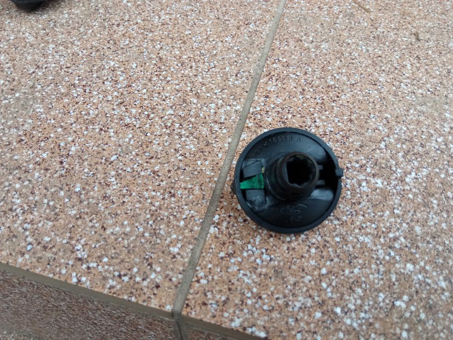 Ручка ричажок крутілка на блоці керування опалювача 96FW-18519-A Форд