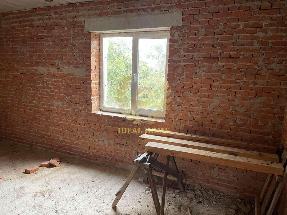 Продається дім біля метро Славутич на березі оз. Мартишів