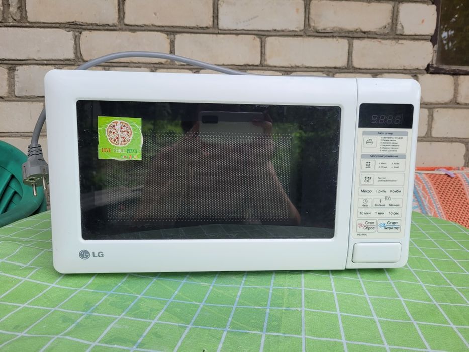 Мікрохвильова піч LG MB3949G