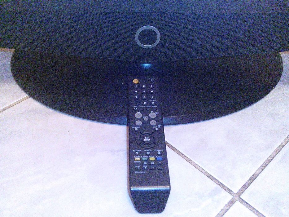 Samsung 32 cale, pilot, HDMI, karton zastępczy.