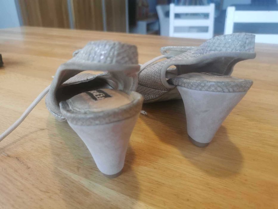 Czółenka buty ślubne Fejkiel rozm 38 wysokość obcasa 7 cm