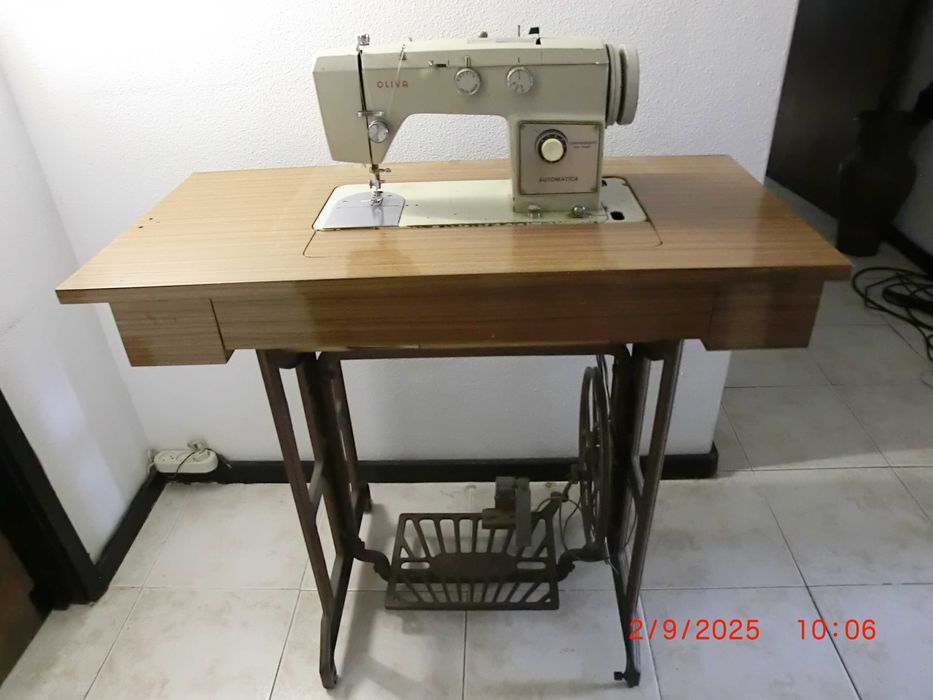 Máquina de Costura, OLIVA.