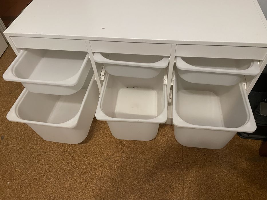 Armario  com gavetas completamehte novo