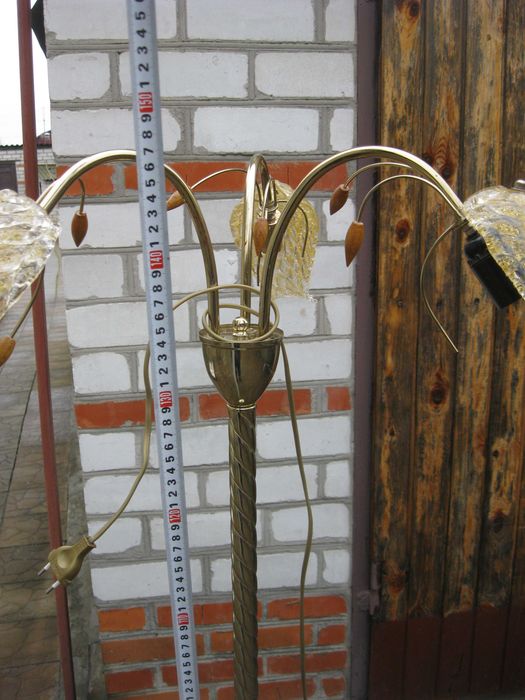 Продам торшер на 3 лампы