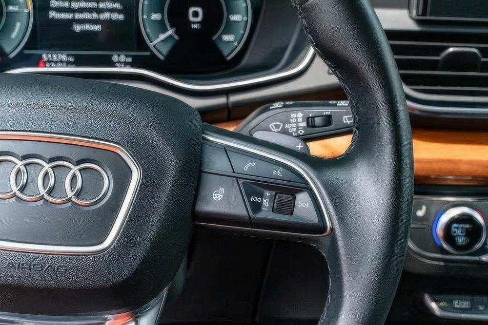 Audi Q5 e quattro Premium Plus 55 TFSI      2020