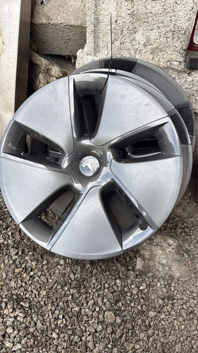 Tampões (capas Aero) das jantes de 18” do Tesla Model 3