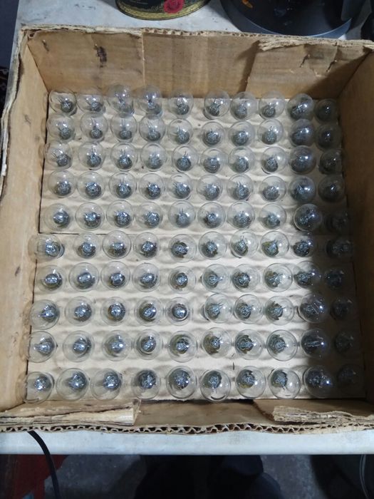 Лампочки автомобільні.