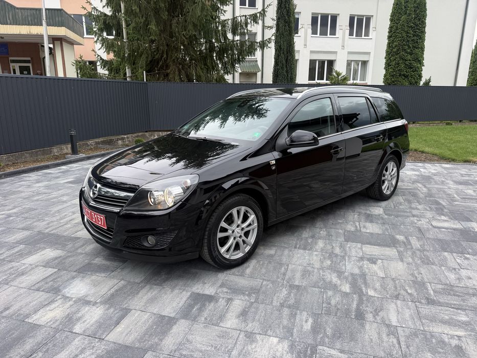 Opel Astra 1.6 бензин 2010 рік