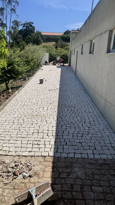 Calcadas e pave e muros pedra