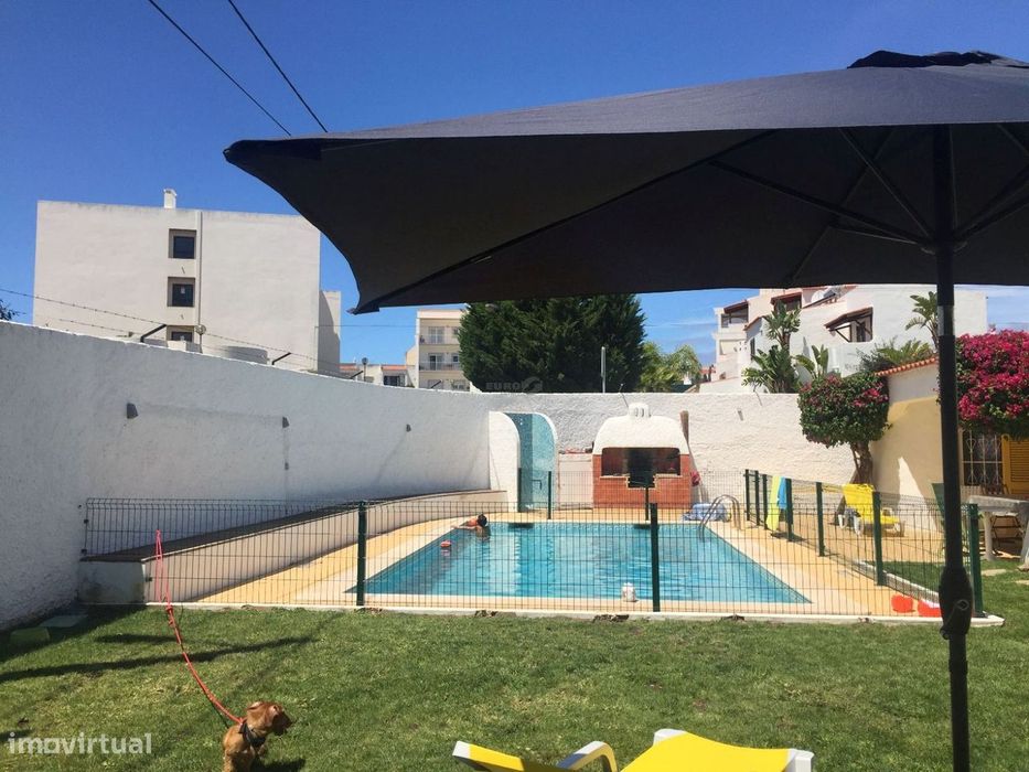Moradia Algarvia Renovada com Piscina a 600 m da Praia de Santa Eul...