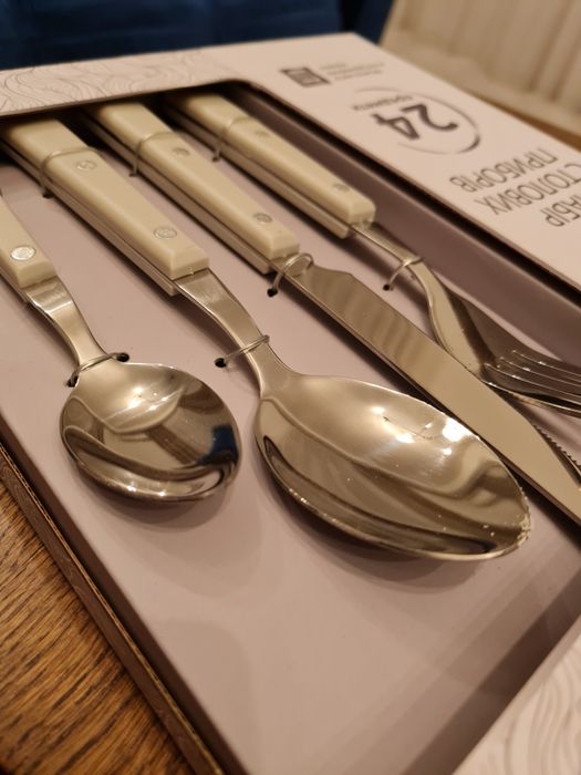 Набір столових приборів 24