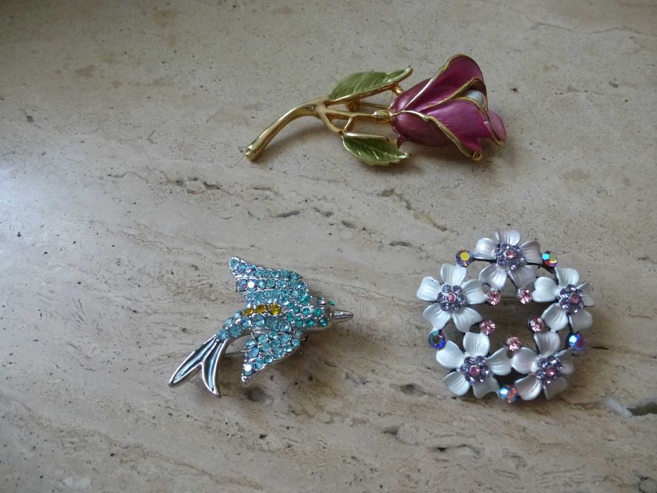 Alfinetes de peito , de  Bijuteria