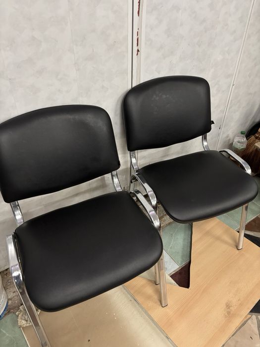 Продам кабінет директора(стіл,шафа,крісло,стільці)