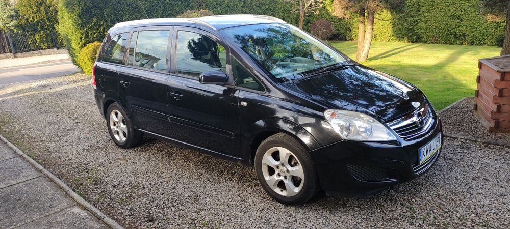 Opel Zafira B rok produkcji 2009