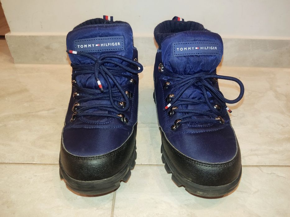 Buty jesienno zimowe Tommy Hilfiger rozm. 38
Rozm. 38, długość wkładki
