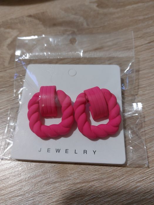 Plastikowe kolczyki w kolorze różowym, fuksja