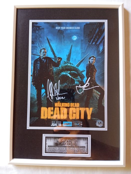 Moldura Série Walking Dead: Dead City Isle Of The Dead com Autógrafos