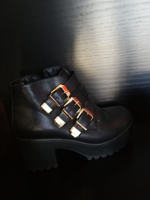 Botas - tamanho 36 como novas