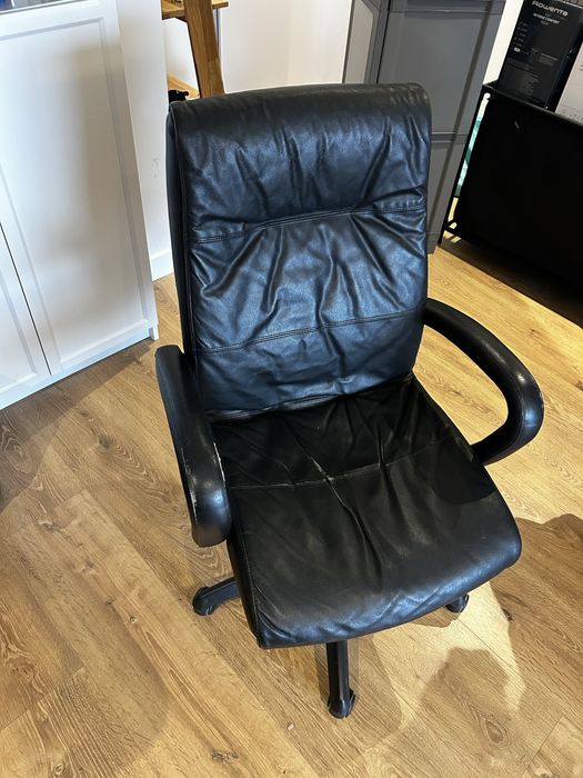 Cadeira de escritorio em pele