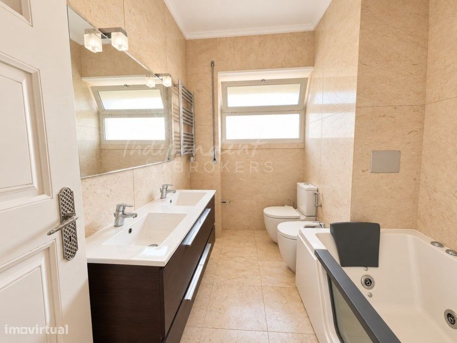 Apartamento T5 Para Arrendamento [Avenida António Augusto Aguiar]