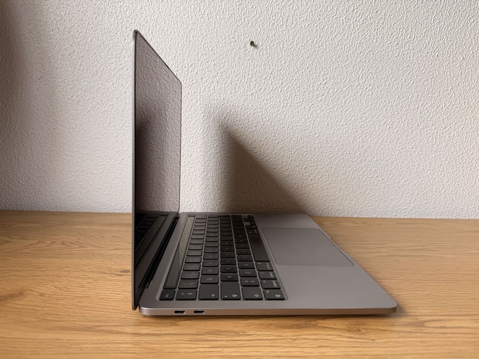 MacBook Pro M2 (2022) – 8GB / 256GB 13”