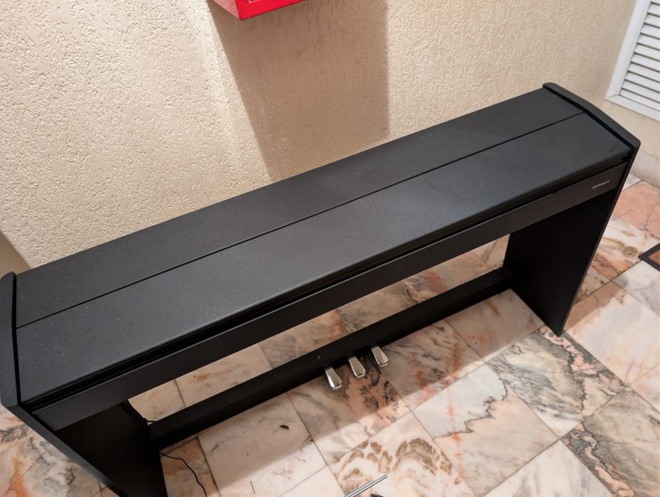 Piano Roland F 107