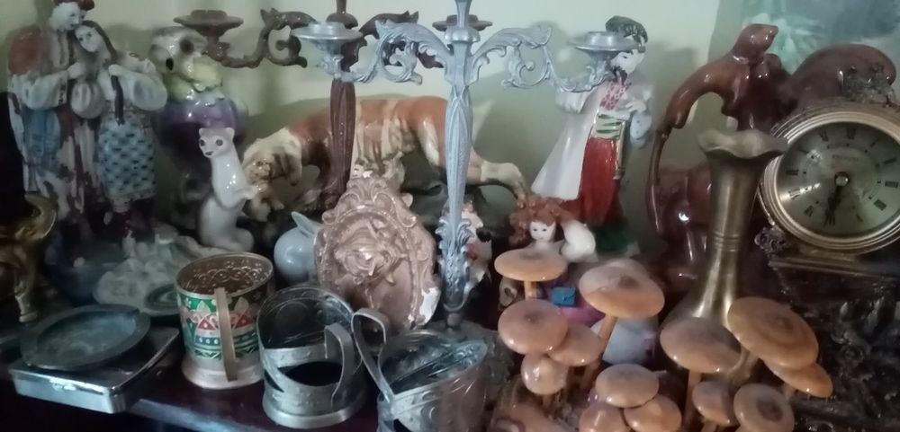 Старі статуетки СССР.