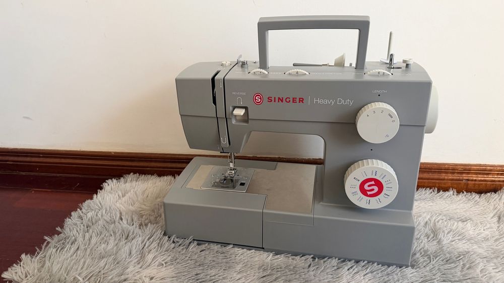 Máquina costura Singer facilita pro nova