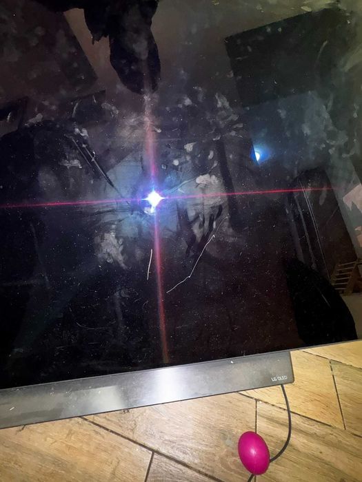 Телевізор LG OLED65CX6LA 65" — тріснутий екран