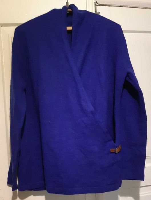 Класна шерстяна кофтинка.