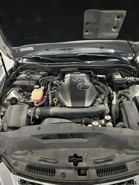 Lexus is 200t 2017