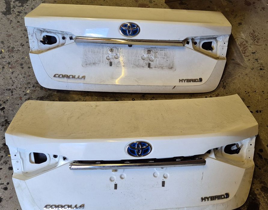 Kompletna klapa  kamera cofania zamek corolla e21 sedan